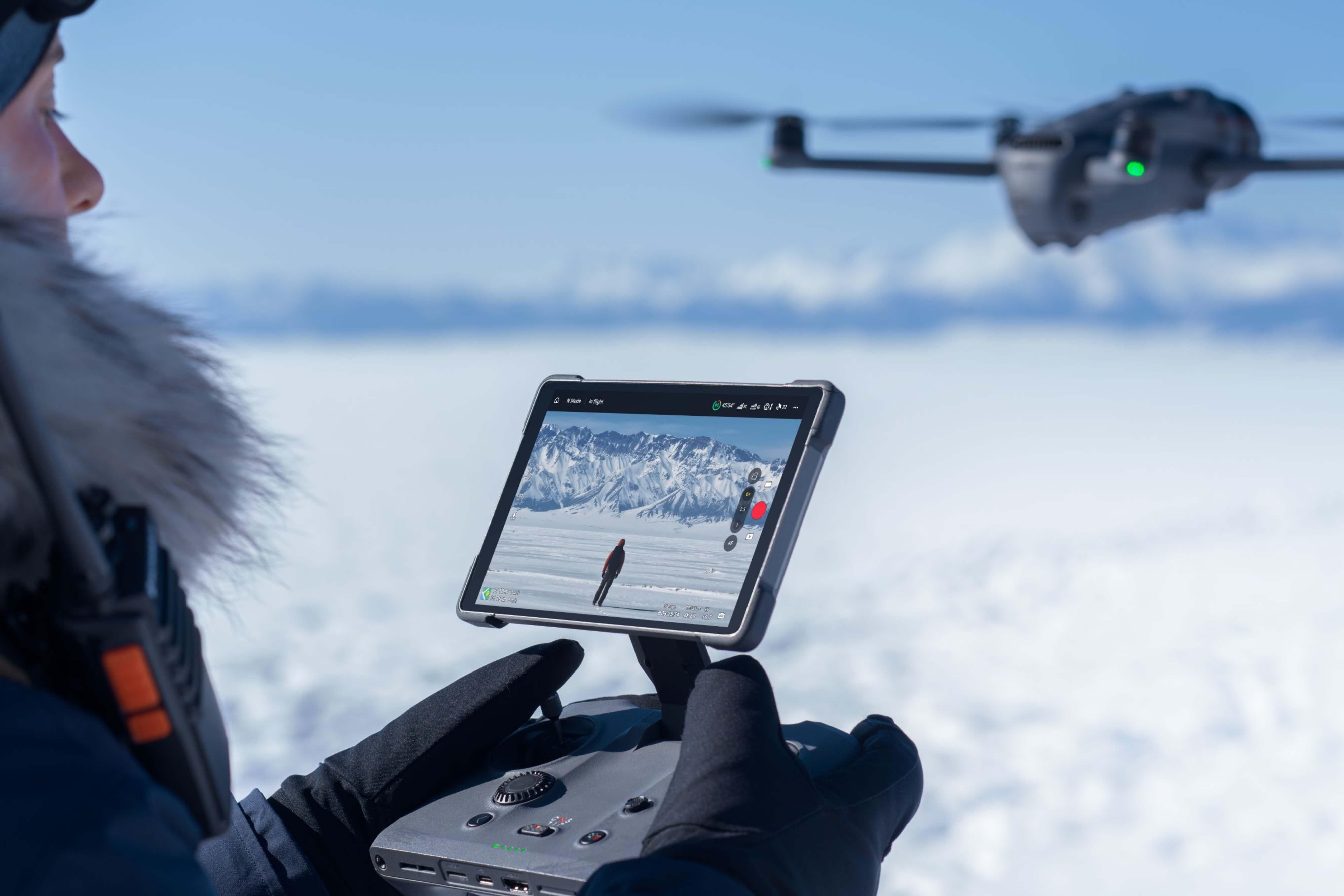 DJI Mavic 4 Pro távirányító kijelző