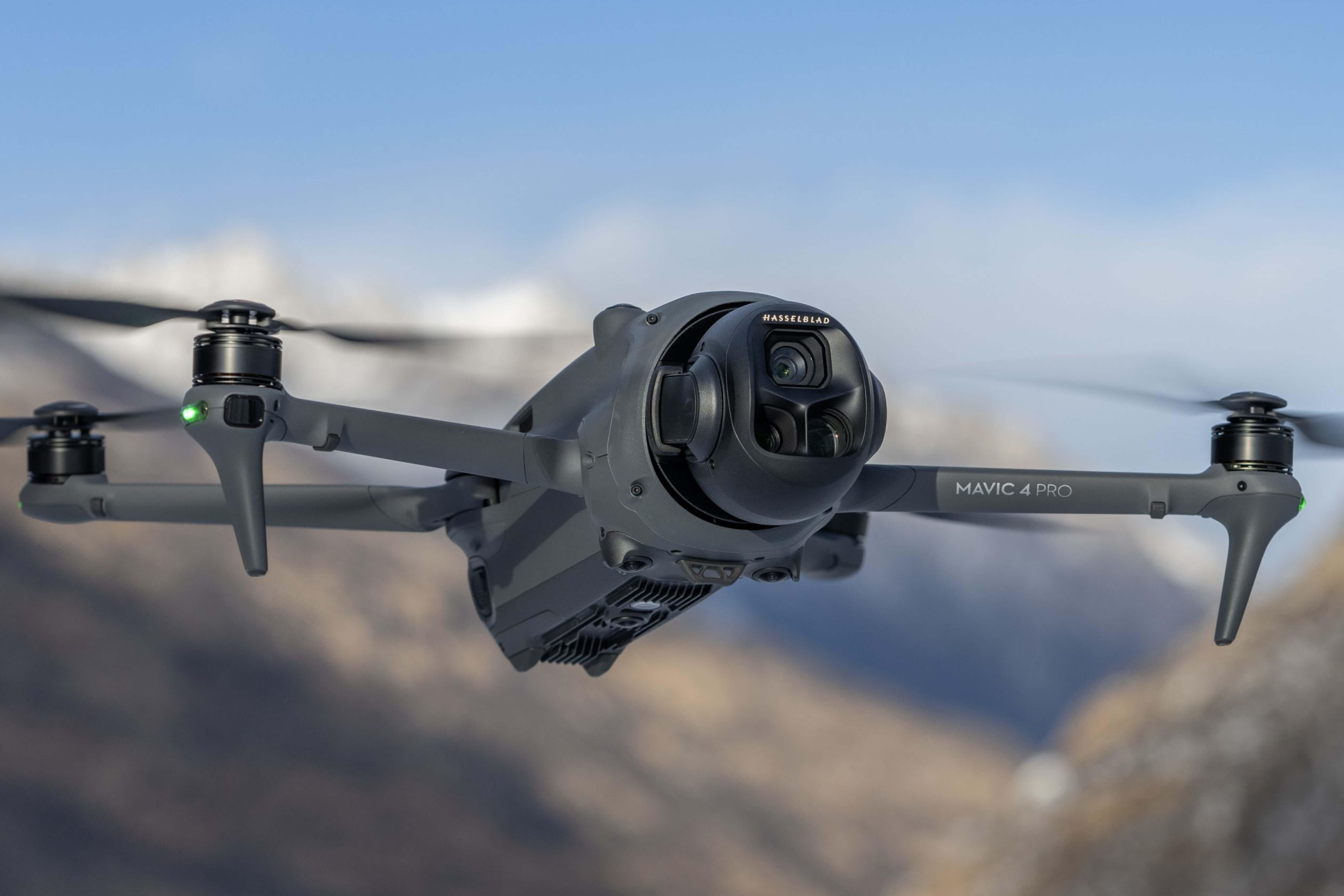 DJI Mavic 4 Pro drón elölről