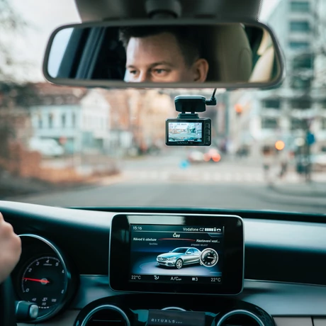 LAMAX T8 menetrögzítő