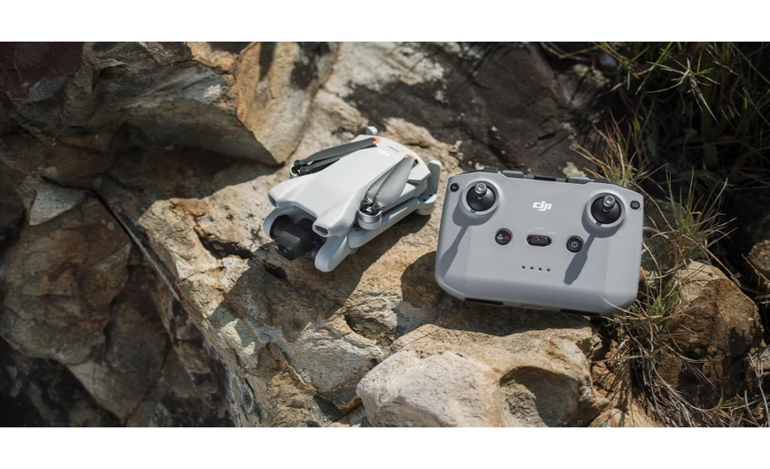 A DJI Mini 3 drónja olcsóbb, bizonyos dolgokban viszont kevesebbet tud, mint a Pro modell!